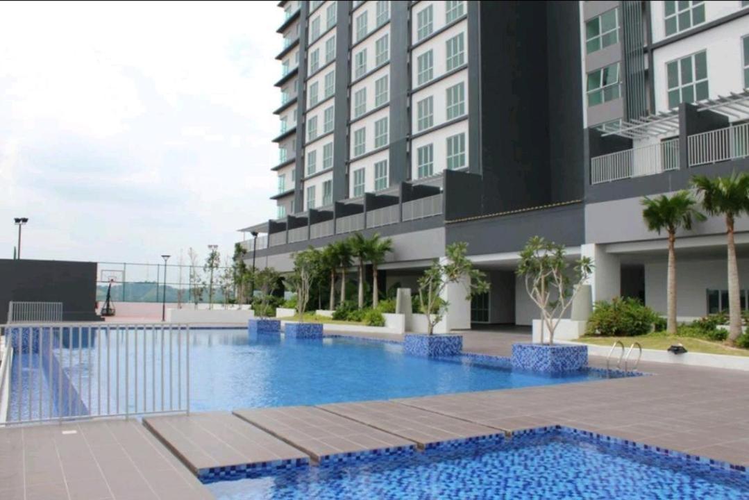 Galleria Equine Park - Facing Pool Seri Kembangan